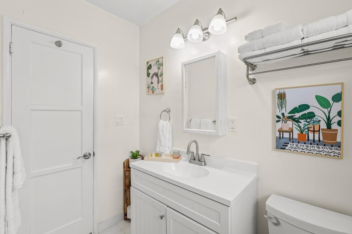 Dazzling Westside 4 Bedroom Home-minutes To The Casa vacanze